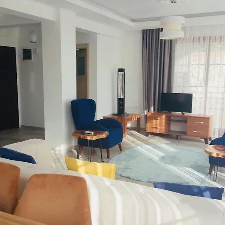 ölüdeniz'de 10 Kişilik Lüks, Havuzlu, Muhafazakar Villa