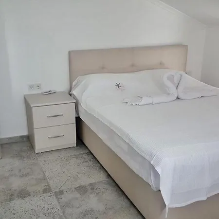 ölüdeniz'de 10 Kişilik Lüks, Havuzlu, Muhafazakar Villa *