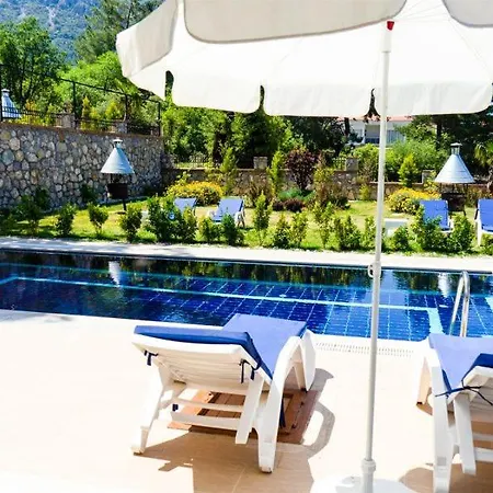 ölüdeniz'de 10 Kişilik Lüks, Havuzlu, Muhafazakar Villa Fethiye
