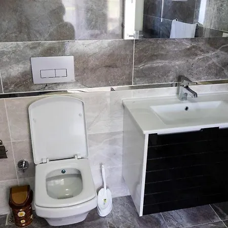ölüdeniz'de 10 Kişilik Lüks, Havuzlu, Muhafazakar Villa