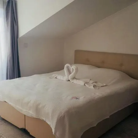 ölüdeniz'de 10 Kişilik Lüks, Havuzlu, Muhafazakar *