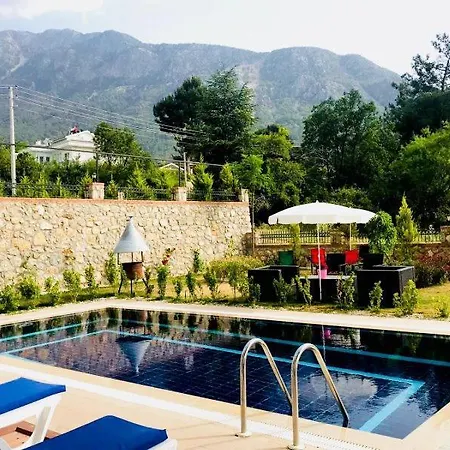 Oludeniz'de 10 Kisilik Luks, Havuzlu, Muhafazakar Fethiye