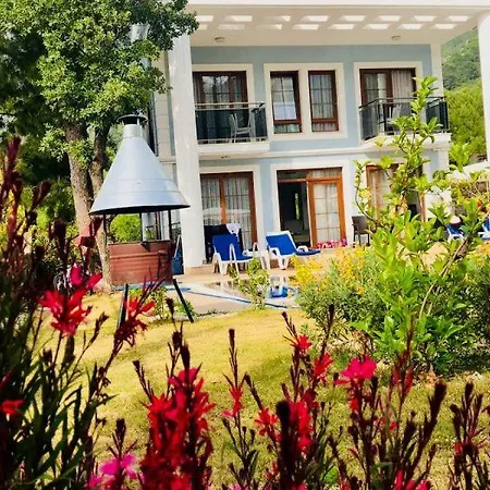 Oludeniz'de 10 Kisilik Luks, Havuzlu, Muhafazakar