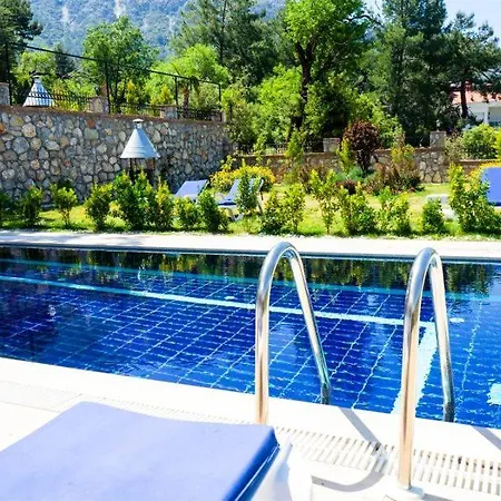 Oludeniz'de 10 Kisilik Luks, Havuzlu, Muhafazakar