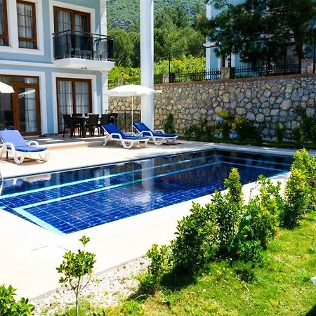 Oludeniz'de 10 Kisilik Luks, Havuzlu, Muhafazakar Fethiye