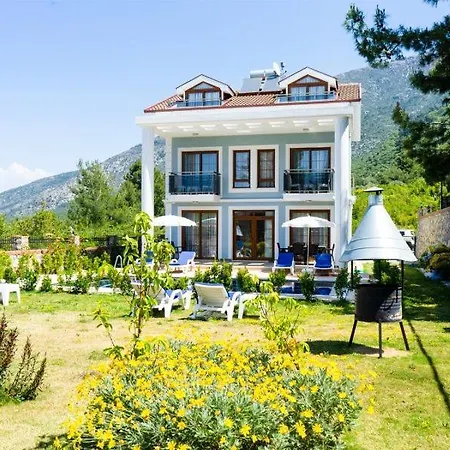 Villa Oludeniz'de 10 Kisilik Luks, Havuzlu, Muhafazakar