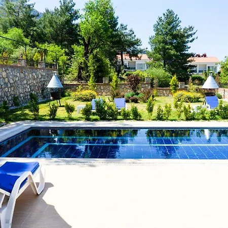 Oludeniz'de 10 Kisilik Luks, Havuzlu, Muhafazakar Villa