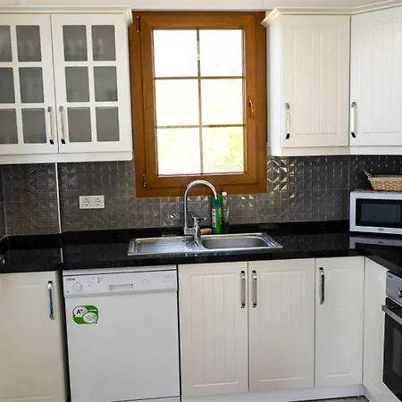 Villa Oludeniz'de 10 Kisilik Luks, Havuzlu, Muhafazakar *