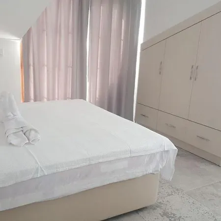 Oludeniz'de 10 Kisilik Luks, Havuzlu, Muhafazakar