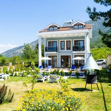 Villa Oludeniz'de 10 Kisilik Luks, Havuzlu, Muhafazakar Fethiye